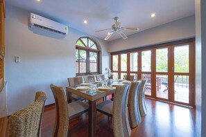 Ảnh chưa phân loại, 5 trong số 70 ảnh, nút