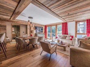 A modern interior with a dining area, seating, and a kitchen. - Chalet at the foot of the slopes, pets OK - 8 guests (Courchevel 1550)