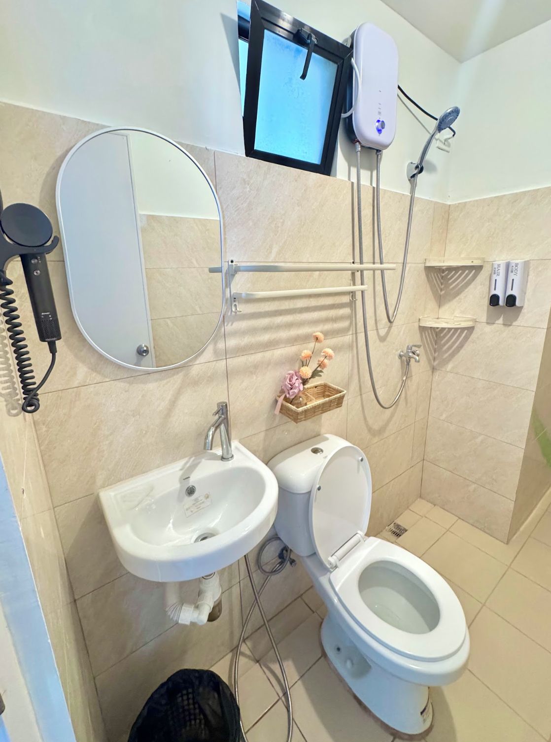 Kondominium Standar, balkon, pemandangan samudra | Kamar mandi