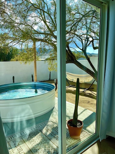 Desert Dream House: Hot Tub, Sauna, Fire Pit & Stunning Views