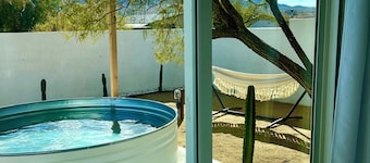 Desert Dream House: Hot Tub, Sauna, Fire Pit & Stunning Views