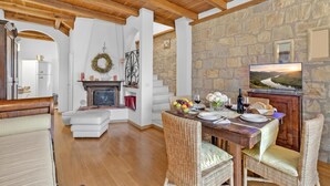 Living area - La Borra, Serramazzoni, Italy (Serramazzoni)