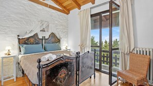 Room - La Borra, Serramazzoni, Italy (Serramazzoni)