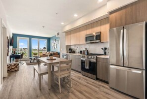 Private kitchen - Lux Living 3BD 3BTH in K-Town, Pool, Gym & Parking (Los Angeles)