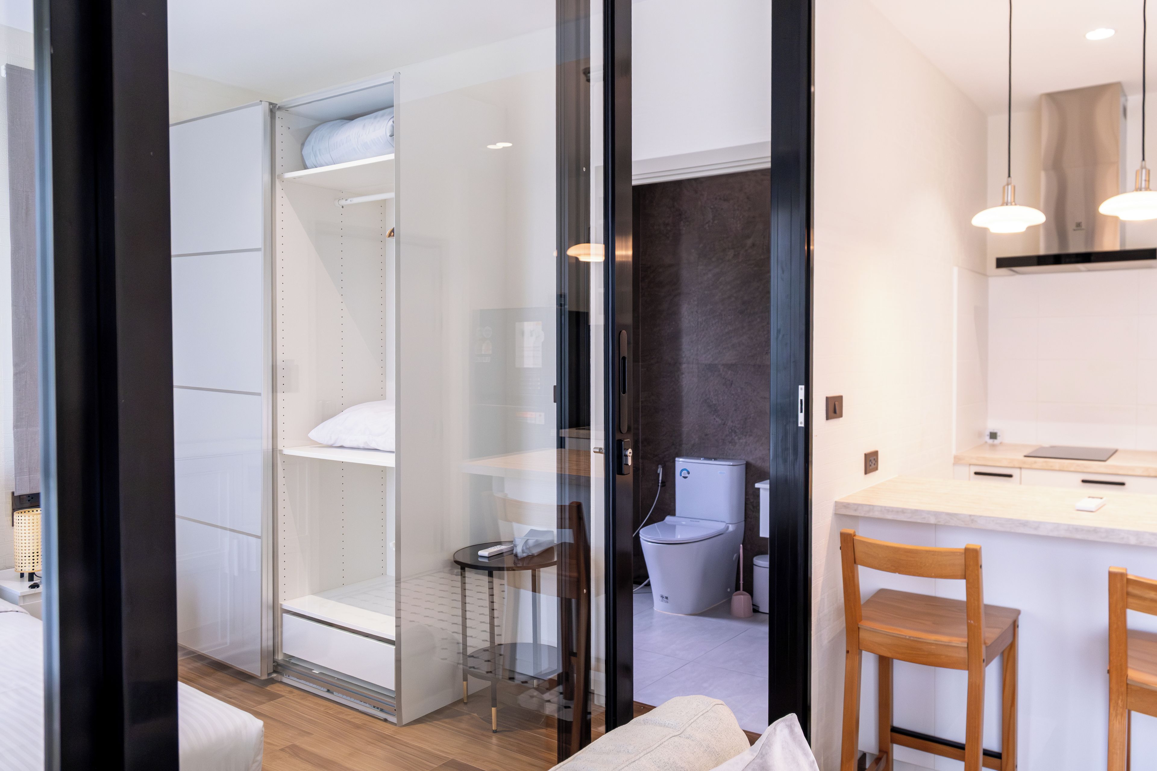 Comfort Apartment, Balcony | In-room safe, blackout drapes, iron/ironing board, WiFi (free)