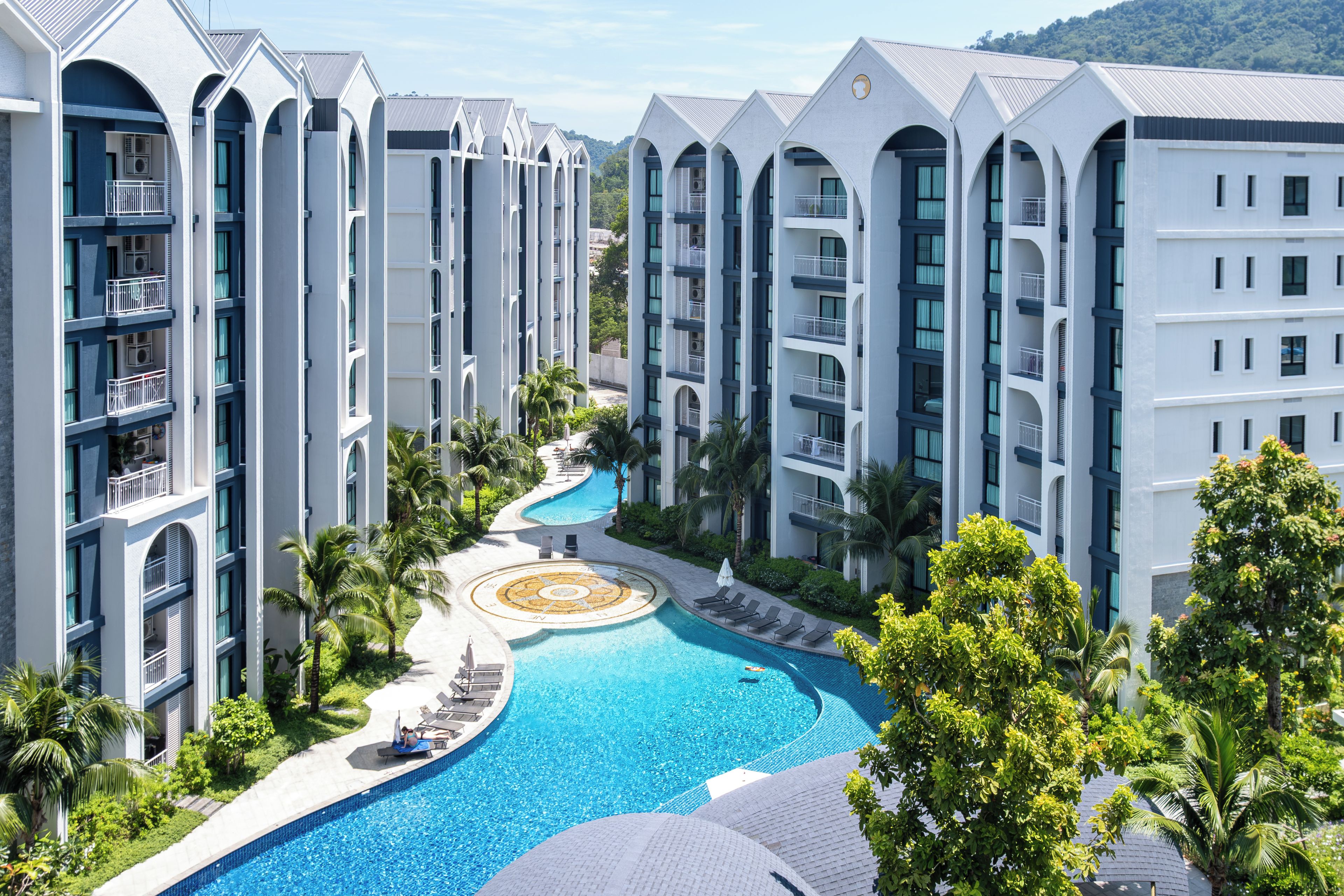 3 outdoor pools
