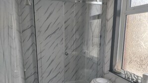 Bathroom - Standard Double Room (Leeds)