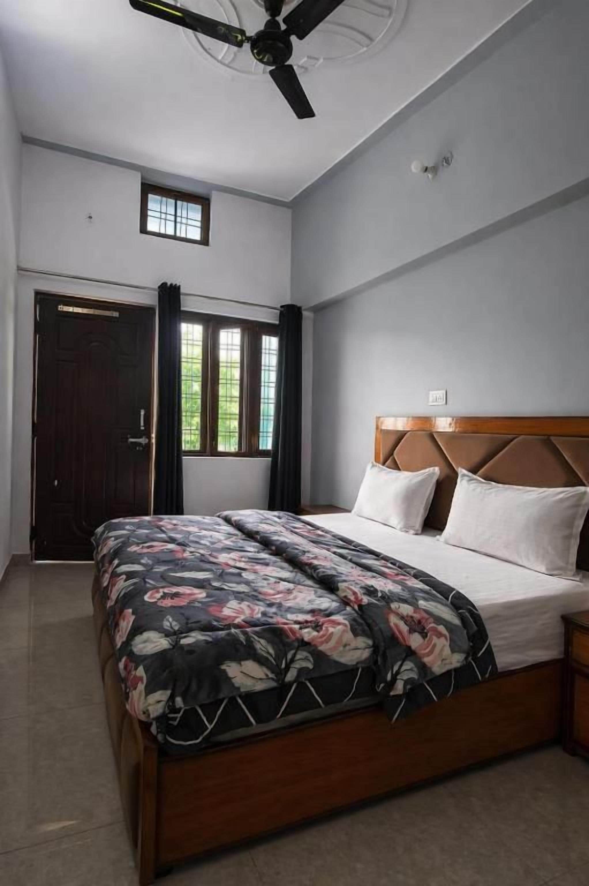Deluxe Double Room, Balcony, Hill View