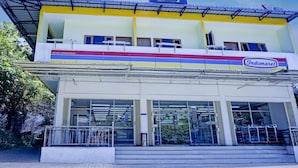 A two-story building with a sign for 'PUDAN 2' and 'Indomaret' indicating a supermarket. - Cozy Twin Escape With Free Wifi and Parking (Parapat)