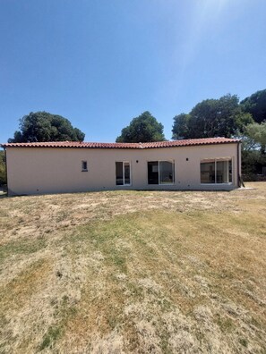 Exterior - New Listing: A recently built, air-conditioned home at a very affordable price! Close to the sea and the mountains (Saint-André)