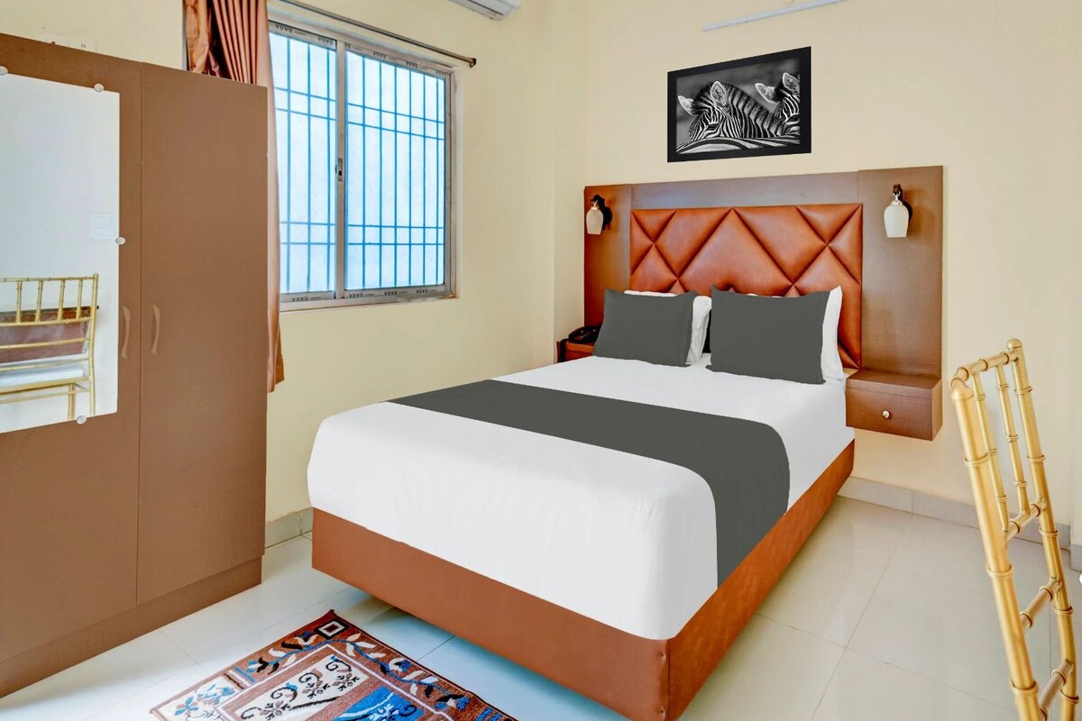 Minibar, desk, free WiFi, bed sheets