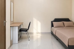 Basic Room, Garden View | Desk, laptop workspace, WiFi (free) - Omahati Syariah (Bantul)