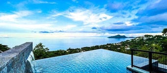 AQUA Boutique Hotel- Ocean View Suites