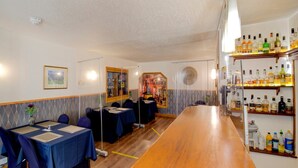 House | Dining - Deluxe Twin Room (Aberlour)