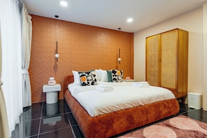 Room - RetroVibes An unique 9 pax house 500M BTS Iconsiam, Asiatique, Chao Phraya river (Krung Thep Maha Nakhon)