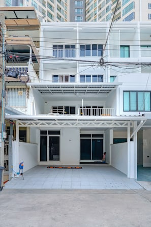 Exterior - RetroVibes An unique 9 pax house 500M BTS Iconsiam, Asiatique, Chao Phraya river (Krung Thep Maha Nakhon)