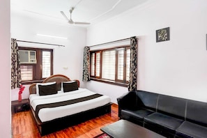 Classic Room | Free WiFi - Collection O Dehradun Yamuna Colony (Dehradun)