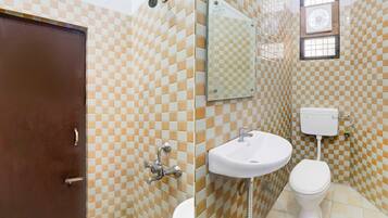 Classic Room | Bathroom