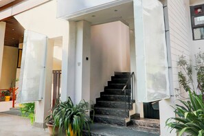 Ảnh chưa phân loại, 2 trong số 23 ảnh, nút