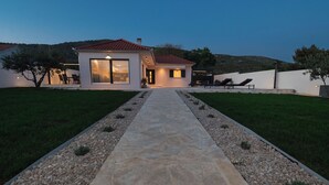 Exterior - Casa Mia with heated pool (Danilo Biranj)