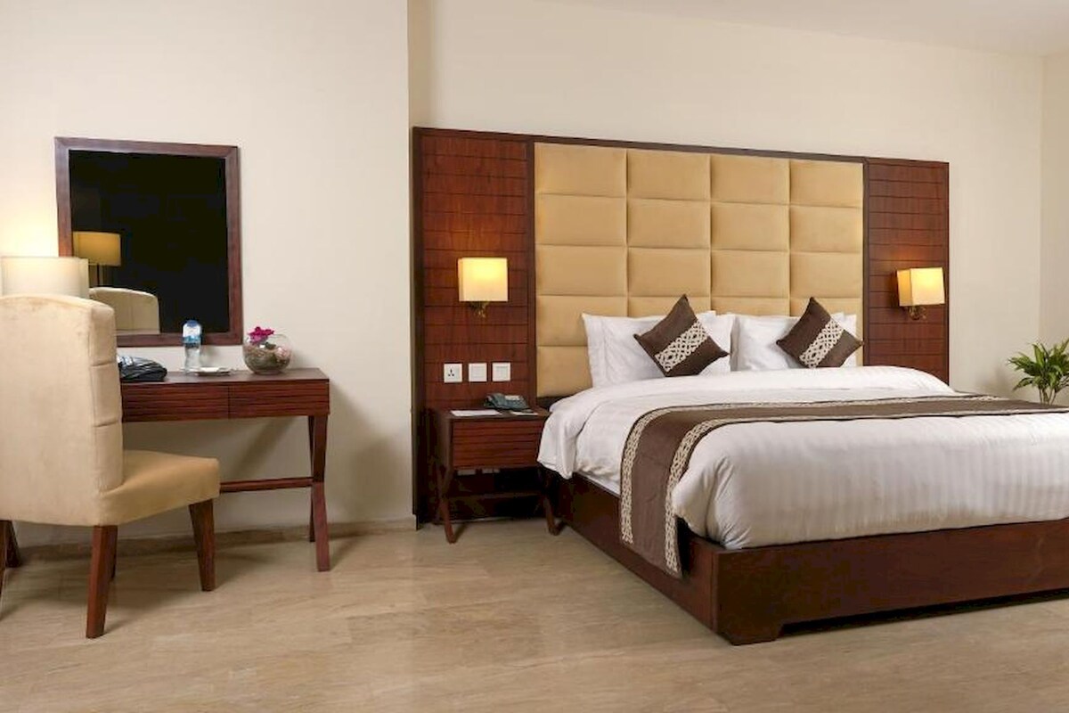 Executive-Suite | Minibar, Zimmersafe, Schreibtisch, laptopgeeigneter Arbeitsplatz