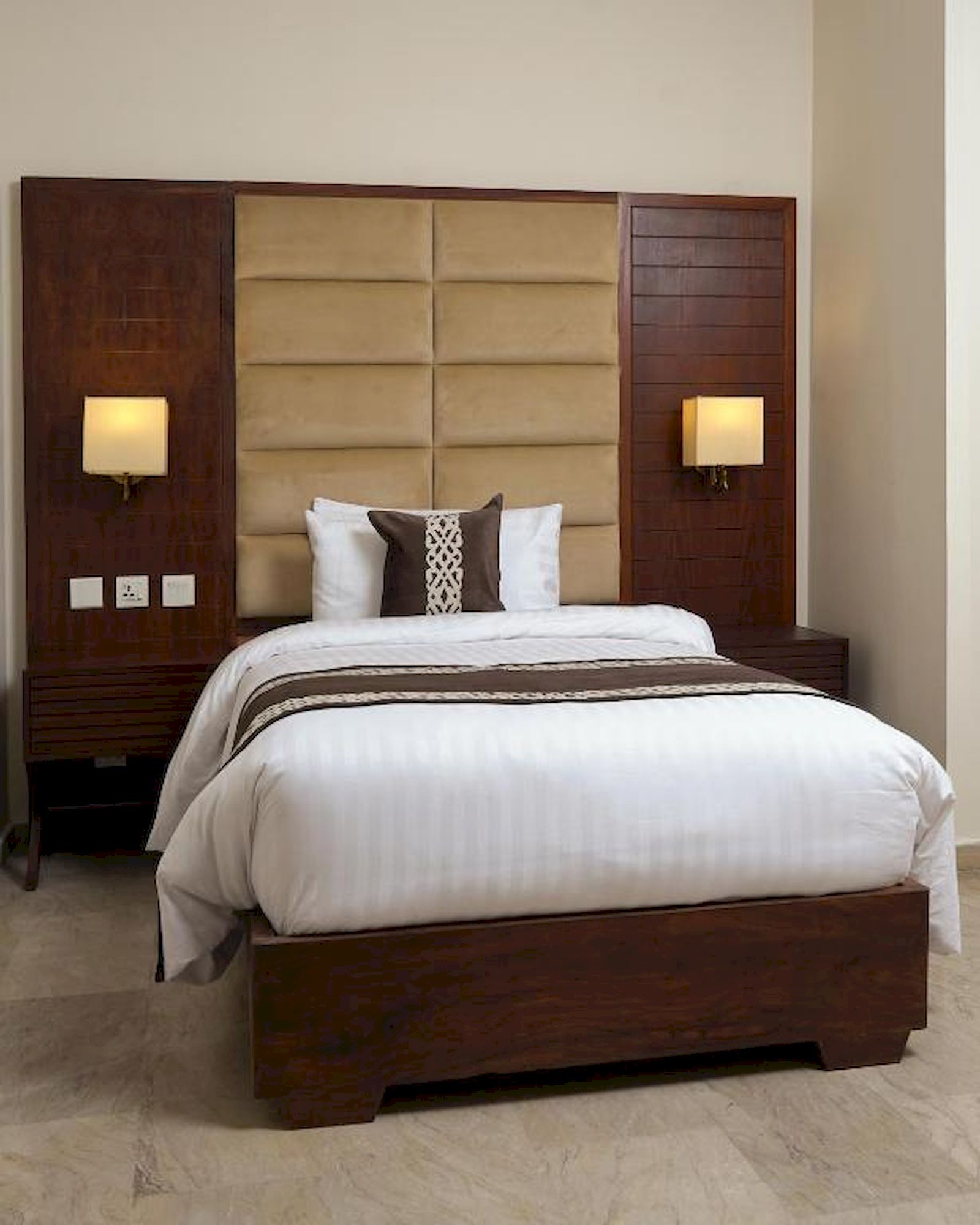 Deluxe Double Room | Minibar, in-room safe, desk, laptop workspace