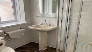 Bathroom - Superior Family of 4 (Blackpool)