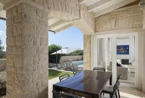 Outdoor dining - 4-bedroom Villa (Rovinj)