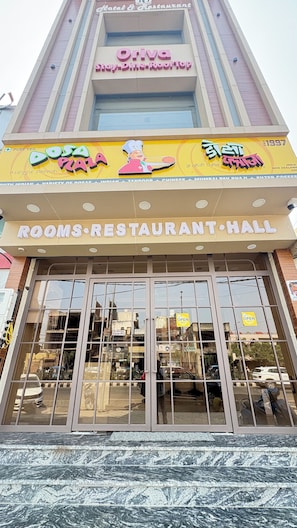A building with a sign for 'Oriva' and 'Dosa Pala' restaurants.