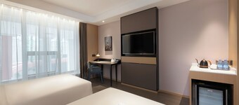 Atour Hotel Dalian Xinghai Square