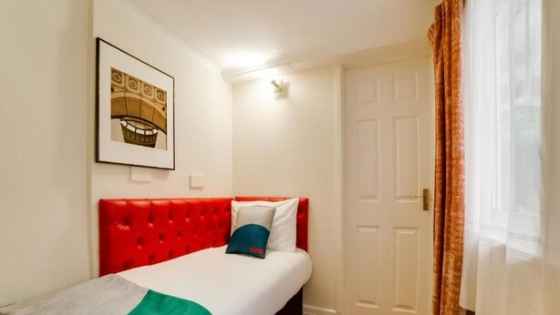 Room - Standard Triple Room (Brighton)