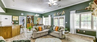 Game Day Hideaway! Spacious Opelika Escape