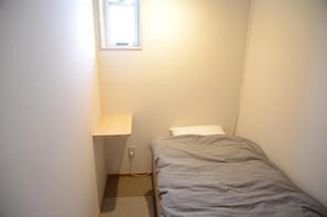 Chambre Simple Économique | Coffres-forts dans les chambres, Wi-Fi gratuit