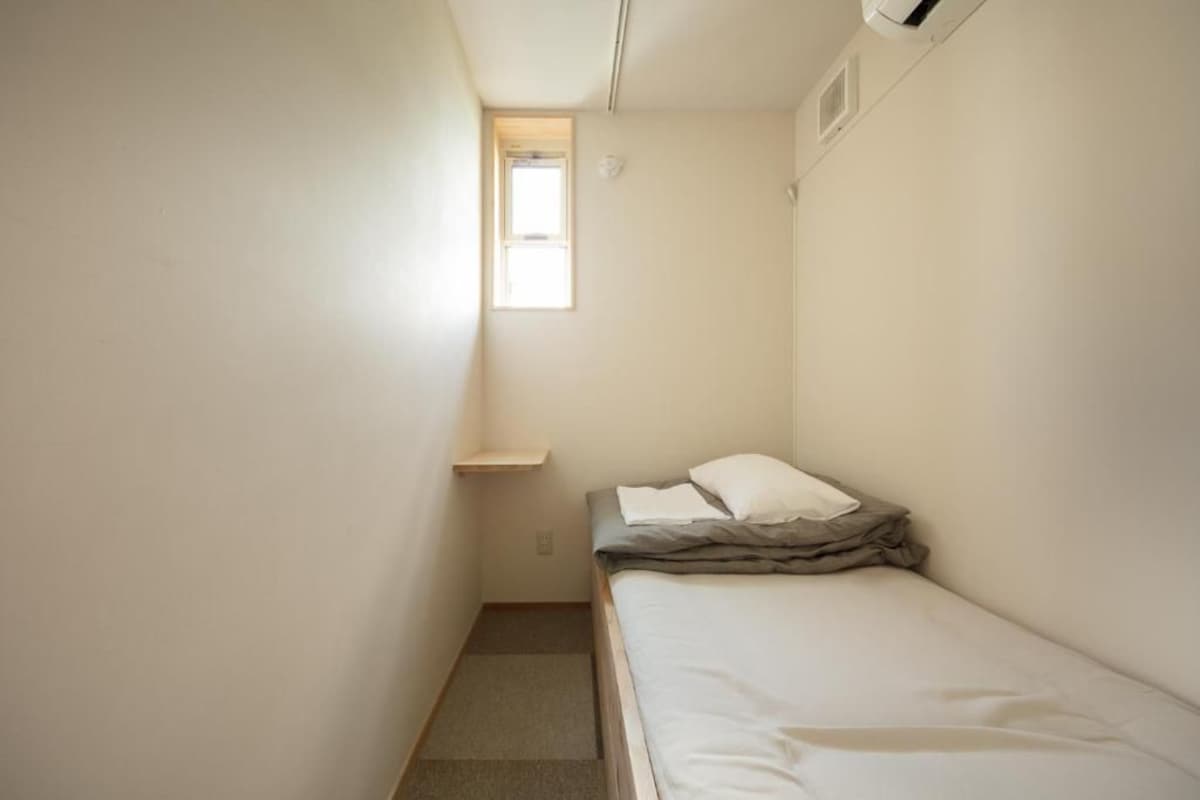 Chambre Simple Économique | Coffres-forts dans les chambres, Wi-Fi gratuit