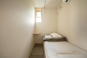 Chambre Simple Économique | Coffres-forts dans les chambres, Wi-Fi gratuit