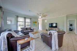 A living room with a sofa, coffee table, and TV. - Waterfront Interlachen Retreat w/ Dock on Lake Ida (Interlachen)