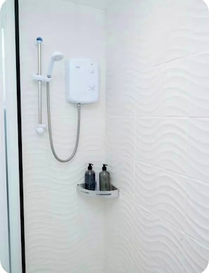 Bathroom - Central Cardiff Sleeps 6  Free Parking (Cardiff)