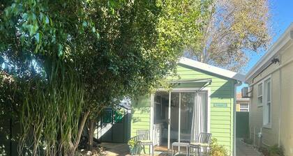 Charming Dove Cottage, Tranquil Retreat in Cape Town