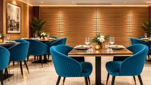 2 restaurantes; se sirven cenas 