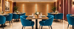 2 restaurants; dinner served  - Hotel Eskada (Iași)