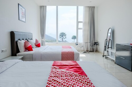 Luxury Triple Suite W/ Free Wifi and Parking
