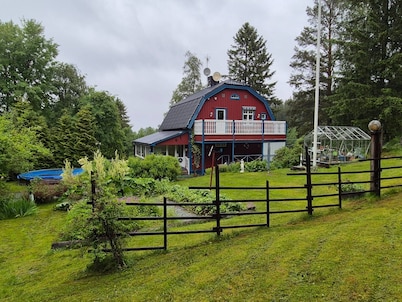 Holiday House With Lots of Charm