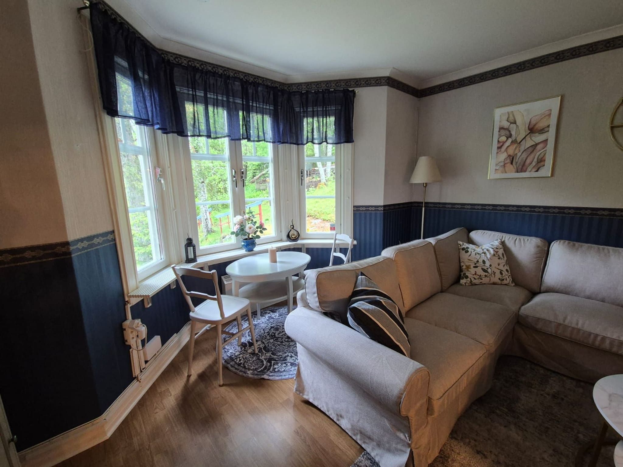 House, 4 Bedrooms, Patio | Living area | Books