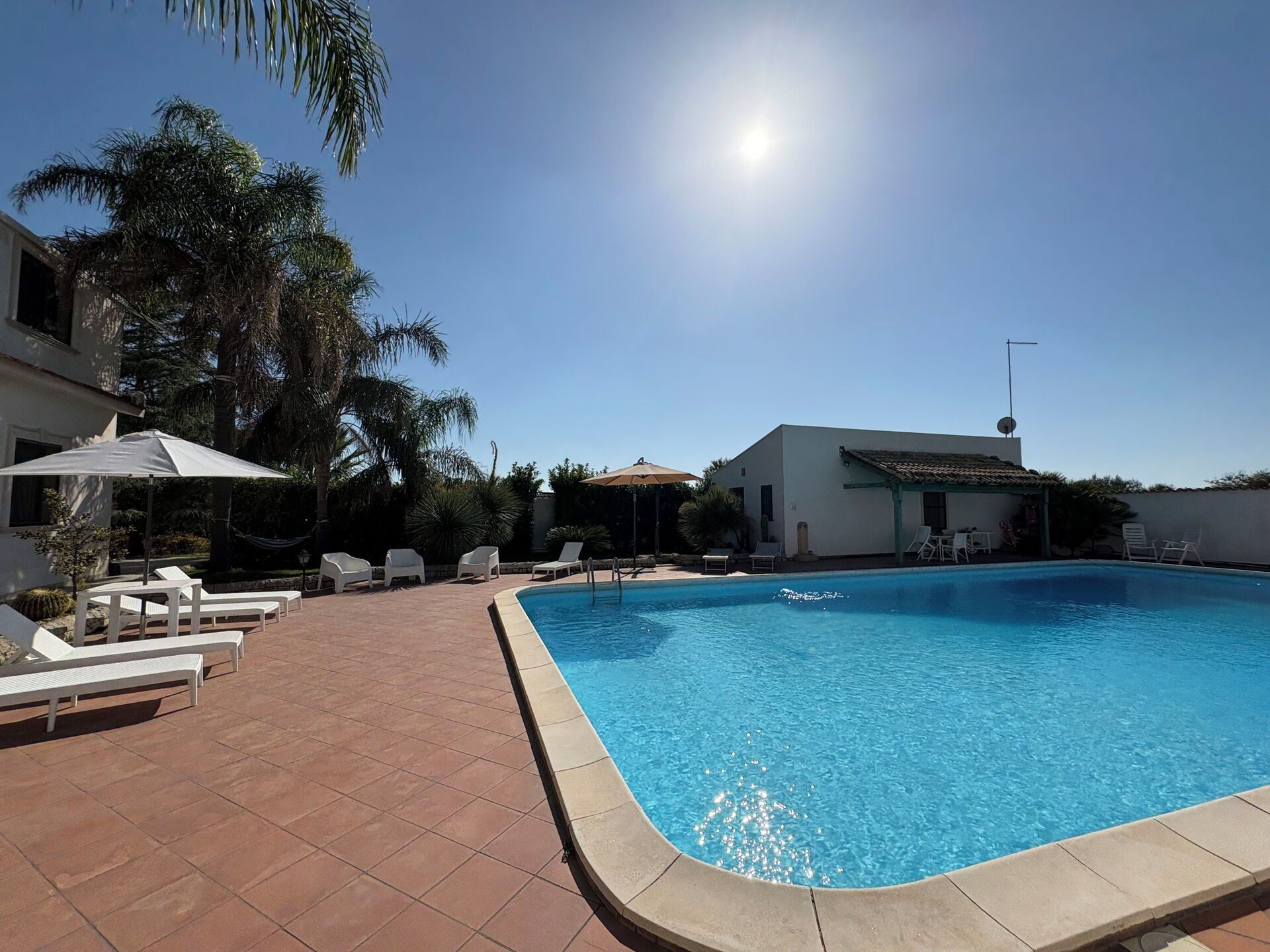 Autumn, Balcony / Terrace / Patio, Garden, Pool, Spring, Summer