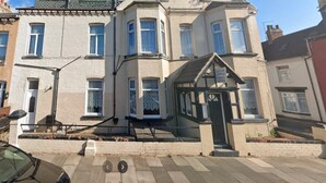 House | Exterior - Standard Twin Room - Shared (Redcar)