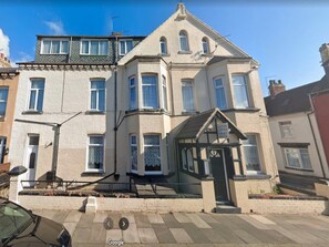 House | Exterior - Standard Twin Room - Shared (Redcar)