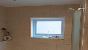 House | Bathroom - Standard Twin Room - Shared (Redcar)