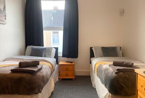 1 bedroom - Standard Twin Room - Shared (Redcar)