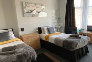 1 bedroom - Standard Twin Room - Shared (Redcar)