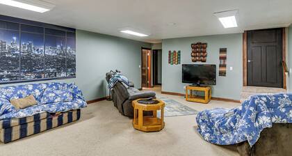 9 Mi to Clear Lake! Cozy Apartment